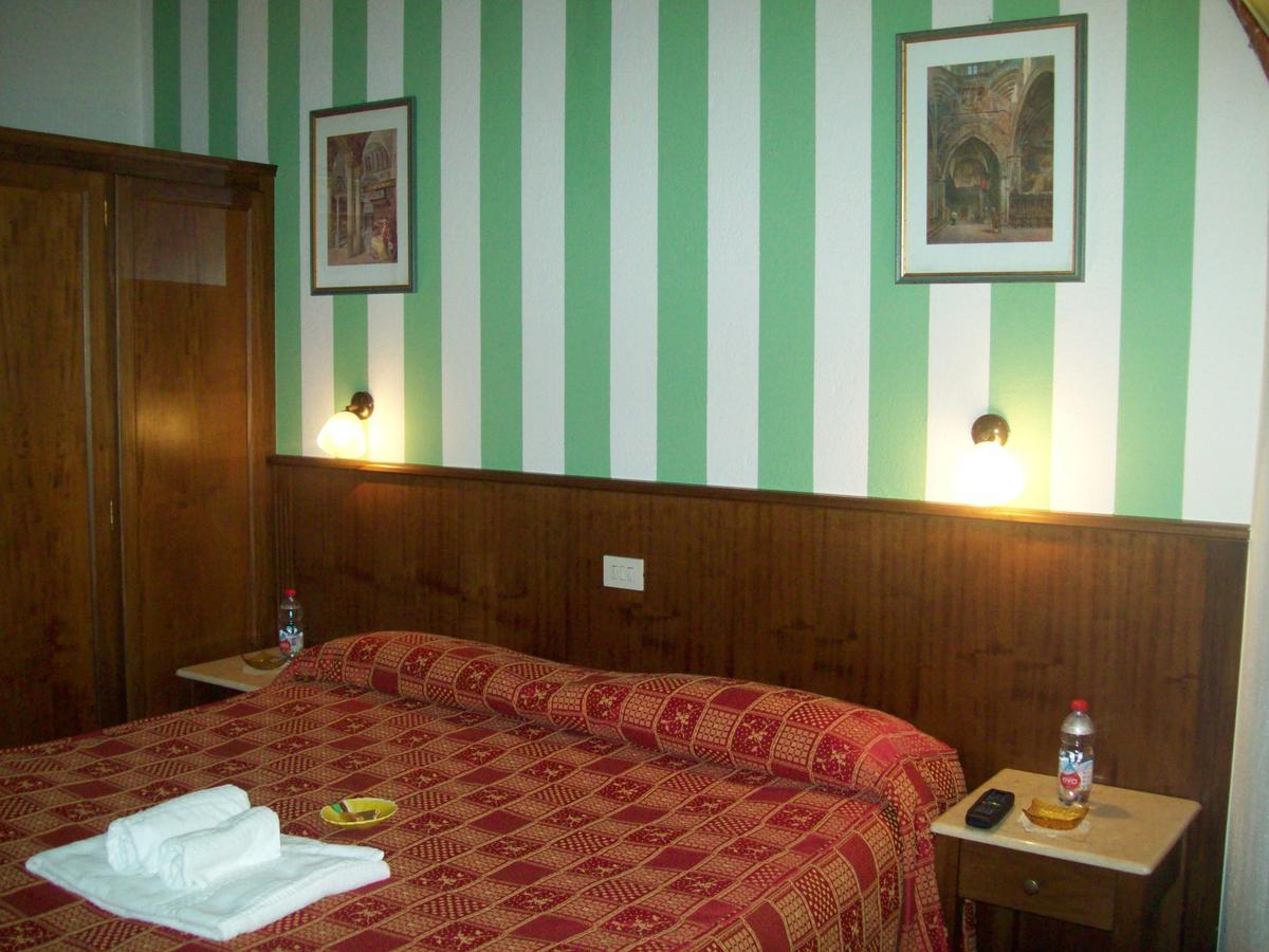 Hotel Excalibur Revello Εξωτερικό φωτογραφία
