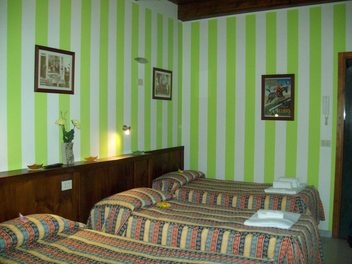 Hotel Excalibur Revello Εξωτερικό φωτογραφία